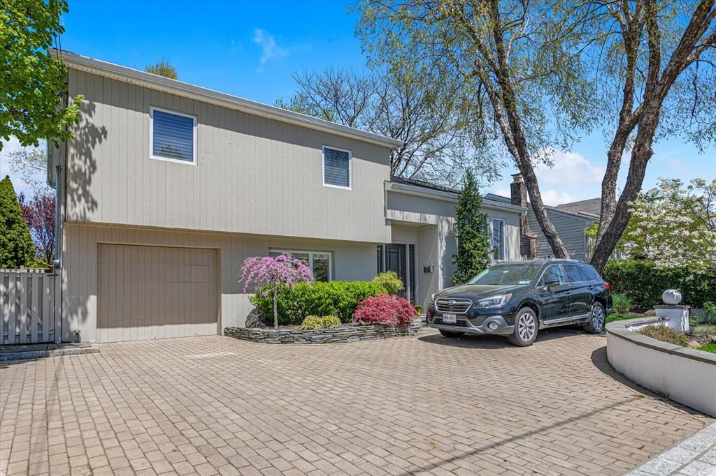 104 West Henrietta Avenue, Oceanside NY - sold by Sharon Basiratmand