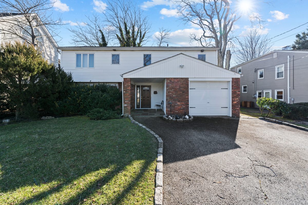 298 Bayard Street, Oceanside NY - sold by Sharon Basiratmand