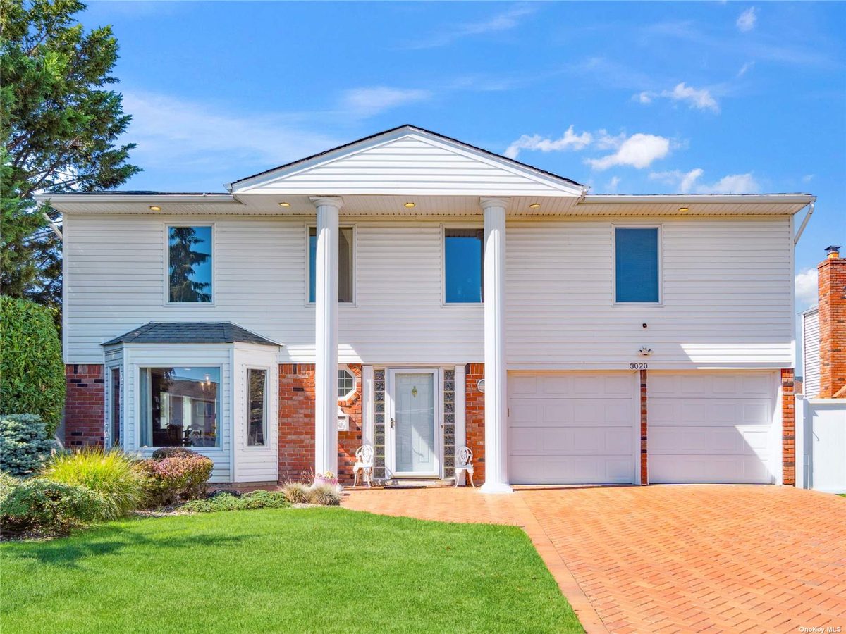 3020 Davis Place, Oceanside NY - sold by Sharon Basiratmand