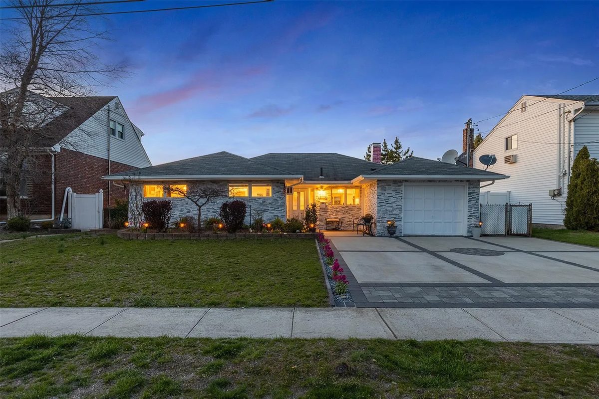 327 Niles Street, Oceanside NY - sold by Sharon Basiratmand