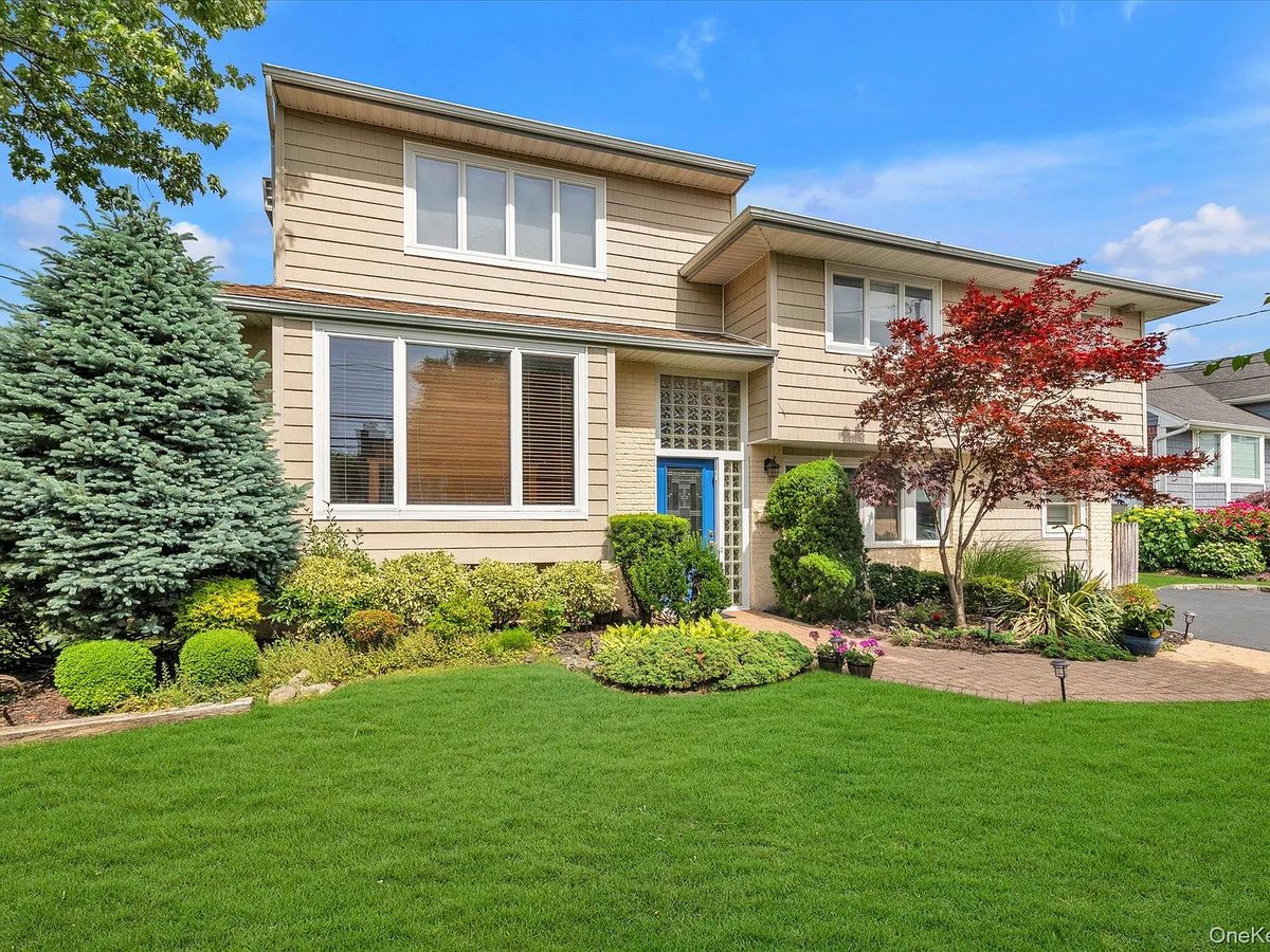 3375 Fairway Road, Oceanside NY - under contract with Sharon Basiratmand