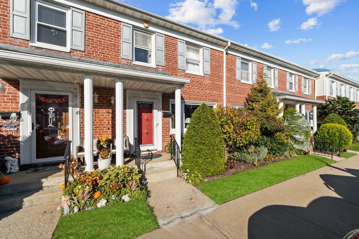 3530 Long Beach Road Unit 44, Oceanside NY - sold by Sharon Basiratmand