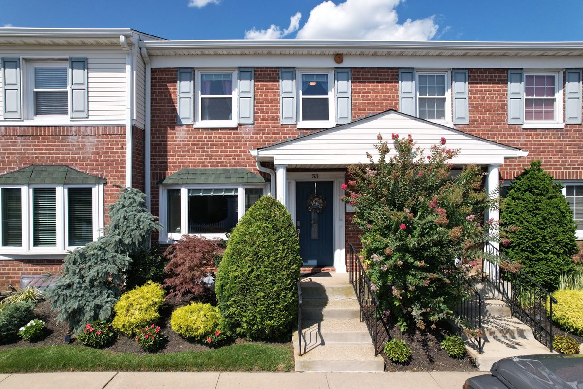3530 Long Beach Road Unit 53, Oceanside NY - sold by Sharon Basiratmand