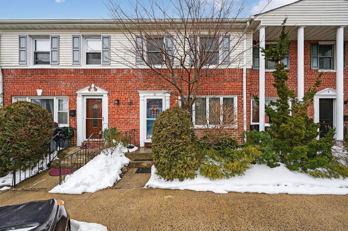 3530 Long Beach Road Unit 8, Oceanside NY - under contract with Sharon Basiratmand