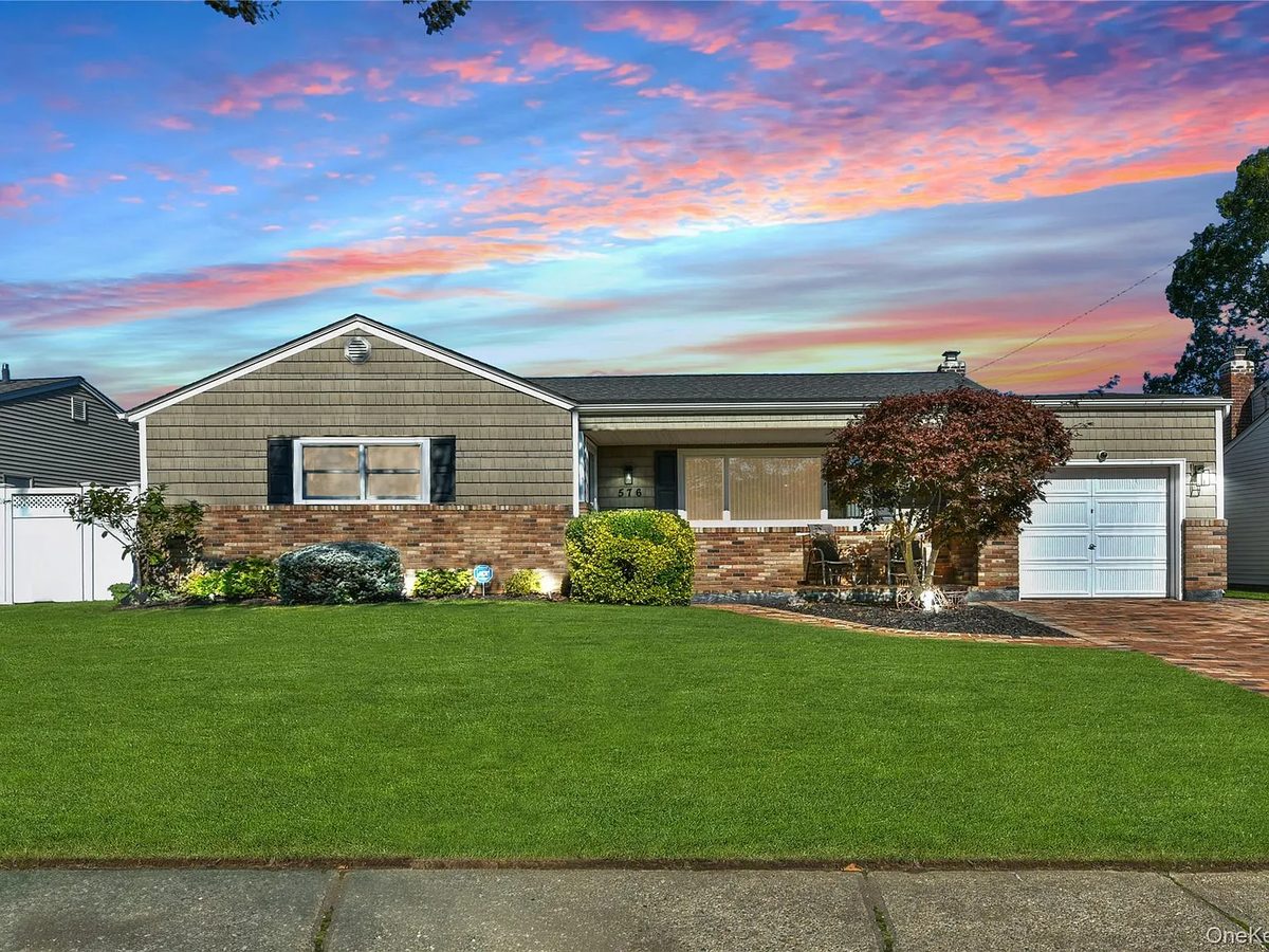 576 Western Park Drive, West Hempstead NY - sold by Sharon Basiratmand