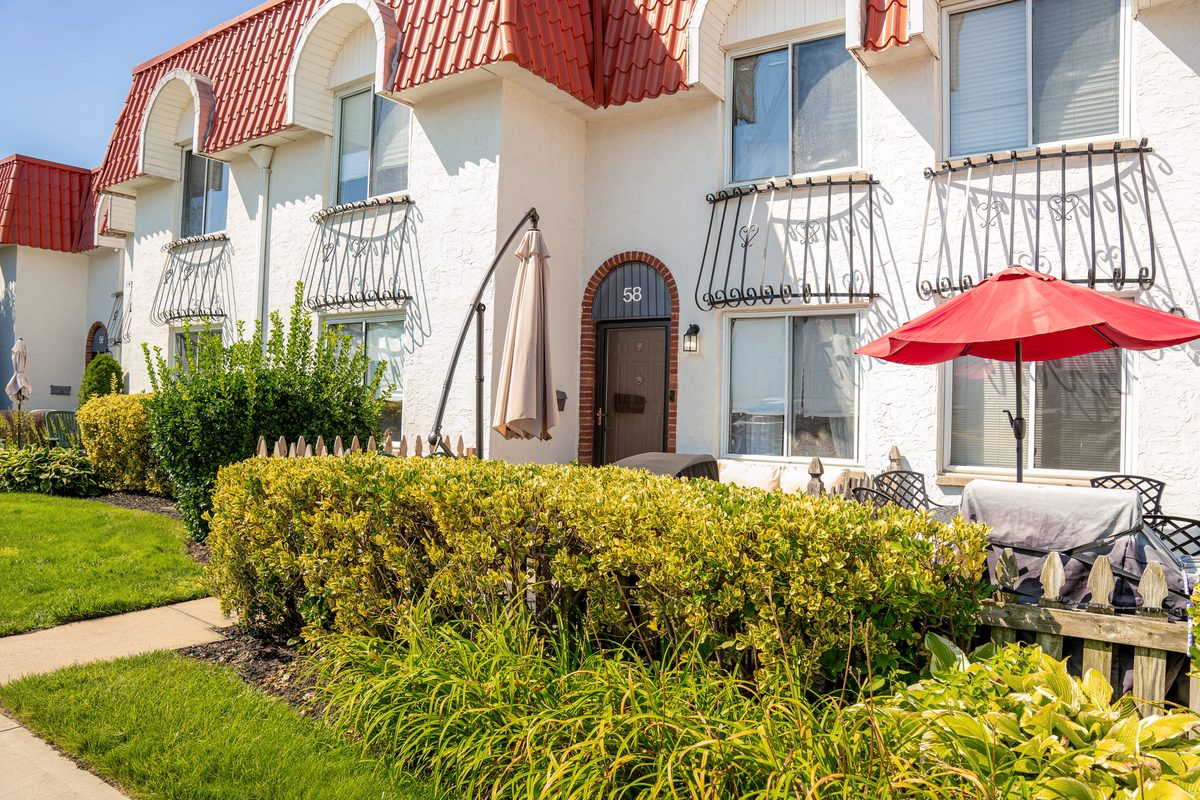 58 Alhambra Drive, Oceanside NY - sold by Sharon Basiratmand